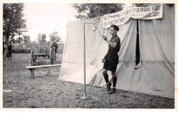 SCOUTISME - SAN36567 - Scout Devant Une Tente - Carte Photo - Scoutismo