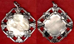 ** MEDAILLE  ARGENT  NACRE ** - Pendentifs