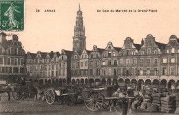 Arras - Un Coin Du Marché De La Grand Place - Attelage - Arras