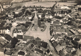 Poullaouen * La Place De L'église Du Village - Autres & Non Classés