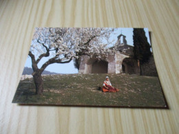 Les Belles Images De Provence - Amandier Au Printemps - Jeune Provençale - Vieille Chapelle Romane. - Provence-Alpes-Côte D'Azur