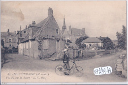 BOUCHEMAINE- VUE DU BAS DU BOURG- UNE JEUNE CYCLISTE - Autres & Non Classés