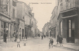 A11- 47) TONNEINS - RUE   DU COMMERCE  - (TRES ANIMÉE - 2 SCANS) - Tonneins