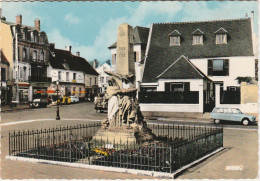 B10- 60) MOUY (OISE) LE MONUMENT PLACE CANTREL - (COULEURS - AUTOMOBILES - CITROEN - VOLKSWAGEN COCCINELLE - 2 SCANS) - Mouy