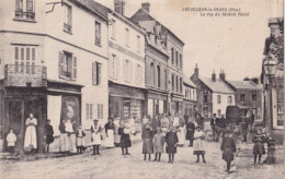 C3-60) CREVECOEUR LE  GRAND (OISE) LA RUE DU GENERAL MORET - ANIMEE - COMMERCES - HABITANTS - ( 2 SCANS ) - Crevecoeur Le Grand