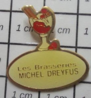 713A  Pin's Pins / Beau Et Rare / ALIMenTATION / COUPLe DE GLACE LES BRASSERIES MICHEL DREYFUS Une Bonne Affaire ! - Food