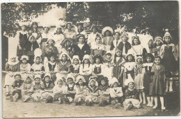 CARTE PHOTO AUGEYROLLES LA REOLE : DES ENFANTS DEGUISES ,  ECOLE DES FILLES ? - La Réole