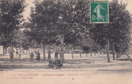 X13-82) VALENCE D'AGEN - PLACE DE LA LIBERTE - ( ENFANTS AU PREMIER PLAN ) - Valence