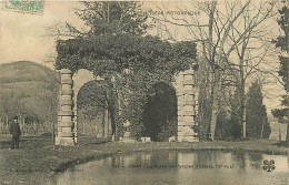 38 - Vinay - La Porte De L'ancien Château - Animée - CPA - Oblitération Ronde De 1907 - Voir Scans Recto-Verso - Vinay