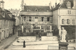 8598 CPA Bourges - Photographie Abel Patureau - Place Jacques Coeur - Altri & Non Classificati