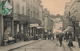 Laval * La Rue De L'hôtel De Ville * Teinturerie Parisienne * Papeterie * Commerces Magasins - Laval