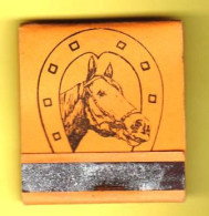 Pochette D'allumettes " Tête De Cheval Dans Un Fer à Cheval "_D404 - Cajas De Cerillas (fósforos)