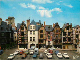 Automobiles - Tours - Maisons Du XVe Siècle,place Plumereau, Ancien Carroi Aux Chapeaux - Au Fond, à Gauche, La Tour Cha - Turismo