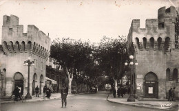 FRANCE - Avignon - Vue De La Porte De La République - Animé - Vue Sur Un Croisement - Carte Postale Ancienne - Avignon