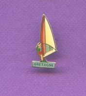 Rare Pins Bretagne Planche A Voile Q181 - Vela