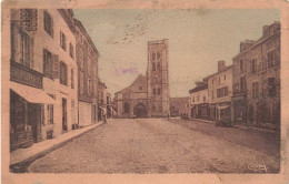 FRANCE - Gannat (Allier) - Vue De La Place Hennequin Et église Ste Croix - Vue Générale - Carte Postale Ancienne - Vichy