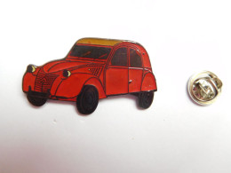 Beau Pin's , Auto Citroën 2CV , 2 CH , Rouge Et Roues Noires , Sur Fond Noir Quadrillé - Citroën