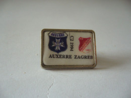 PIN'S PINS PIN PIN’s ピンバッジ C2 1994 AUXERRE ZAGREB - Football