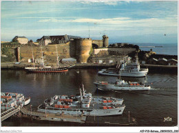 AIPP10-0998 - BATEAU - BREST - GRAND PORT DE GUERRE  - REMORQUEURS DEVANT LA PREFECTURE  - Remorqueurs