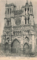 FRANCE - Amiens - Vue Sur La Cathédrale - Façade - Vue De L'extérieur Face à L'entrée - Carte Postale Ancienne - Amiens