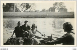 CARTE PHOTO   4 PERSONNES  EN BARQUE - To Identify