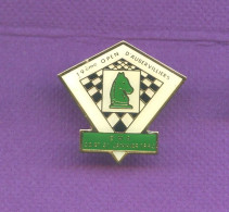 Rare Pins Jeu D'echec Jeux D'echecs 19 Eme Open Aubervilliers 1993 N854 - Spelletjes