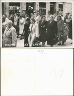 Ansichtskarte Kevelaer Menschenmassen Laufen An Geschäft Vorbei 1950 - Kevelaer