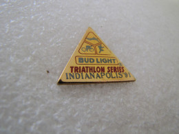 PIN'S      BUD LIGHT BIÈRE   TRIATHLON  INDIANAPOLIS    91 - Otros & Sin Clasificación