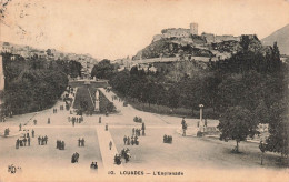 FRANCE - Lourdes - L'esplanade - Animé - Carte Postale Ancienne - Lourdes