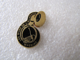 PIN'S    MUSIQUE  MASSIAC  LES RIVES DE L'ALLAGNON  NOIR   Zamak  BERAUDY - Music