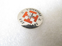 PIN'S    SCOUT   L'AVENTURE  S U F 20 ANS  Email Grand Feu - Vereinswesen