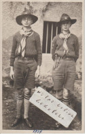 Deux Scouts Posant En 1937   ( Carte Photo ) - Padvinderij