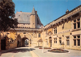17 JONZAC L'hotel De Ville Et Le Chateau (Scans R/V) N° 58 \MO7002 - Jonzac
