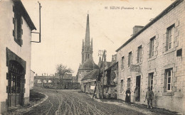 Sizun * Rue Et Le Bourg Du Village * Villageois - Sizun