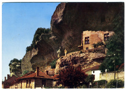 Les Eyzies (Dordogne) - Les Grands Rochers Et Le Musée National - Les Eyzies