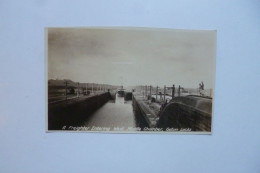 GATUN LOCKS  -  A Freighter Entering West Middle Chamber  -  Canal De PANAMA  -  PANAMA - Panamá