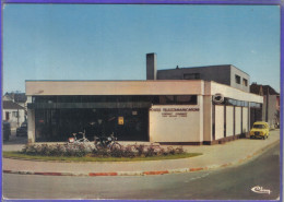 Carte Postale 77. Pontault-Combault  La Poste   Renault 4L Mobylette  Très Beau Plan - Pontault Combault