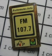 713L Pin's Pins / Beau Et Rare / MEDIAS / RADIO FIP AUTOROUTE-INFO 107.7 MHZ FM - Media