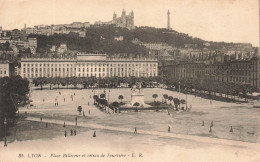 FRANCE - Lyon - Vue De La Place Bellecour Et Coteau De Fourvière - E R - Animé - Une Statue - Carte Postale Ancienne - Autres & Non Classés