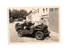 Photo Ancienne Militaires Dans Une Jeep C1/9 - 1939-45