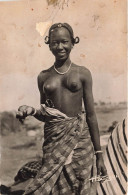 SOUDAN - Soudan - Jeune Femme - Une Femme Soudanise - Seule - Souriante - Carte Postale Ancienne - Sudan