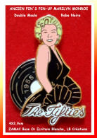 SUPER PIN'S "MARILYNE ROBE NOIRE " THE Fifties" Devant Disque, Double Moule, Signée LB CREATIONS Pour MOD 93  3X4cm - Pin-ups