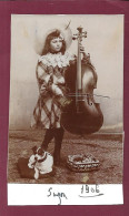 050424D - PHOTO ANCIENNE Fillette Chapeau Violoncelle Chien Jack Russel - Gegenstände