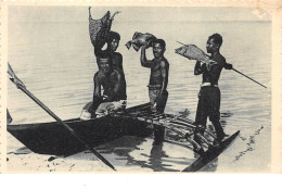 Océanie - N°67775 - CAROLINES - Retour De Pêche. Armés De Leur Trait En Bois De Cocotier ... - Altri & Non Classificati