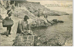 PECHE.LA POINTE DU RAZ.LE PORT DE BESTREE.PREPARATIFS POUR LA PECHE AUX LANGOUSTES - Pesca