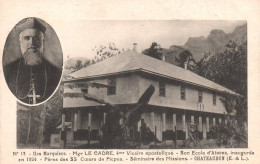 ILES MARQUISES - Mgr LE CADRE - SON ECOLE D ATUONA INAUGUREE EN 1924 - - French Polynesia