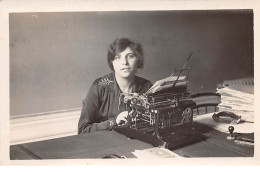 Métier - N°69115 - Secrétaire - Une Femme Avec Sa Machine à écrire - Sonstige & Ohne Zuordnung