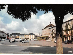 46 . N°kri11511 . Gramat   .place De La Republique  .    N°10  .  Edition Theojac   .  Cpsm 10X15 Cm . - Gramat