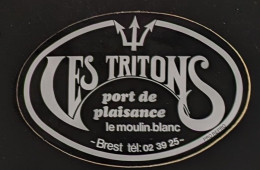 AUTOCOLLANT LES TRITONS - DISCOTHÈQUE NIGHT-CLUB DANCING - PORT DE PLAISANCE -LE MOULIN-BANC - - BREST 29 FINISTÈRE - Adesivi