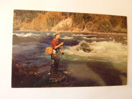 Fishing The River - Pêche En Rivière Au Canada - Angelsport